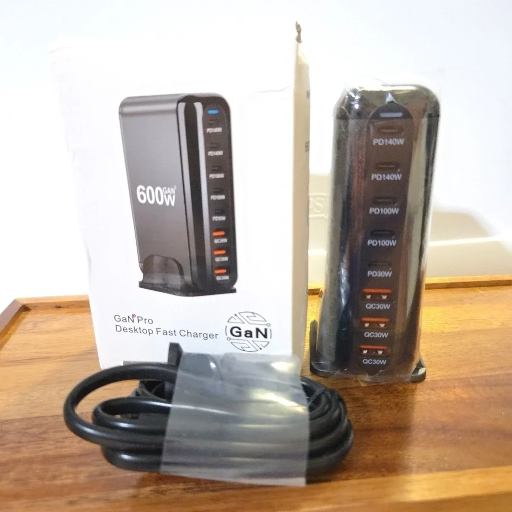600W Desktop Fast USB C‎ GaN Ⅲ Pro Charger Block,8 Port Charging Station